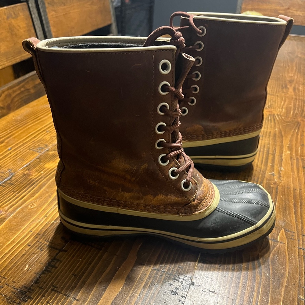 Sorel Brown and Black Lace Up Boots
